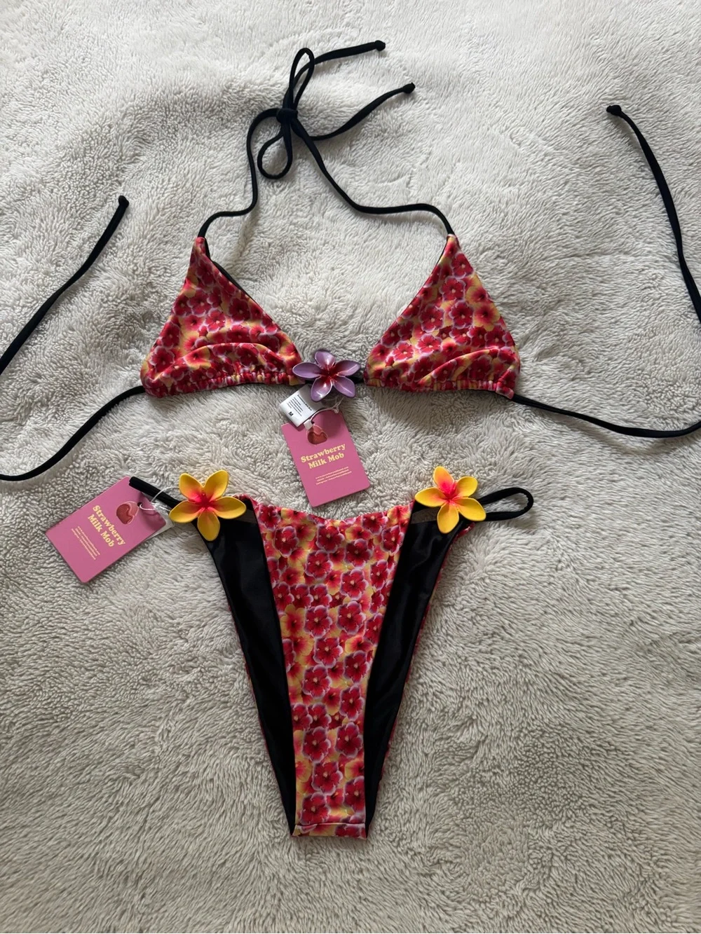 Strawberry milk mob bikini - Picture 2 of 3